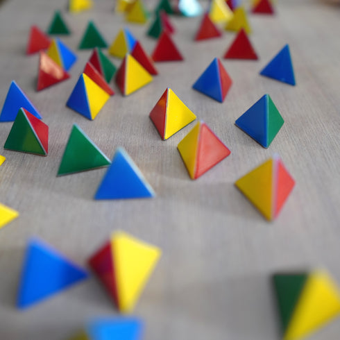 Four-color triangular pyramid